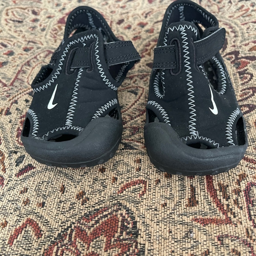 Nike toddler water shoes